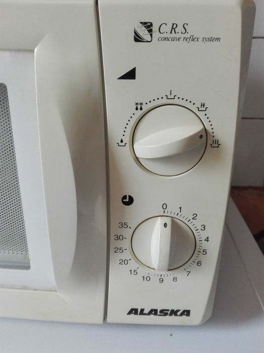 Стар медицински уред  и микровълнова фурна АЛЯСКА  .