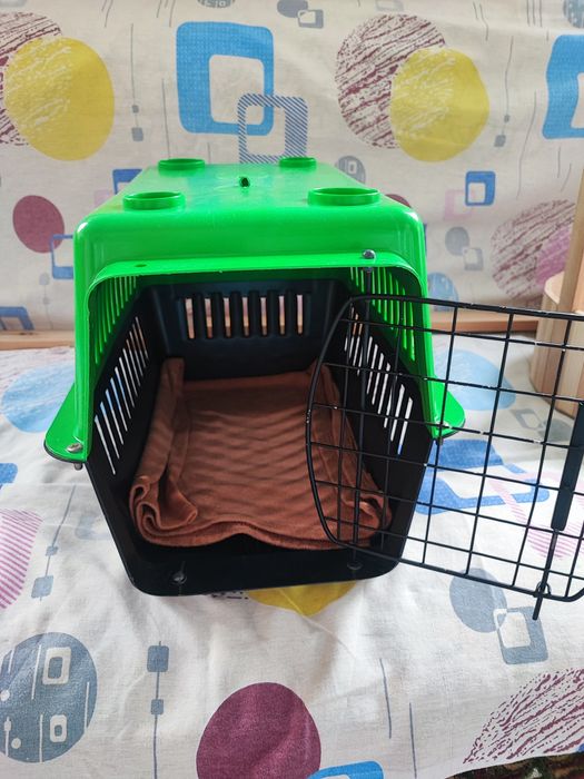 Переноска  для кошки ,ручка сломалась.