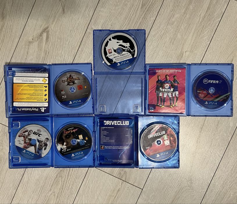 Продам Sony Playstation 4 slim с играми