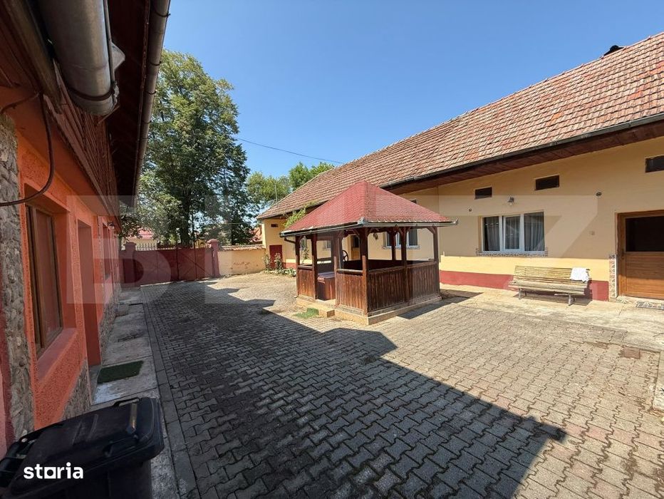 Pensiune + casa pe 5.500 mp, la poalele Muntilor Fagaras – Gura-Vaii