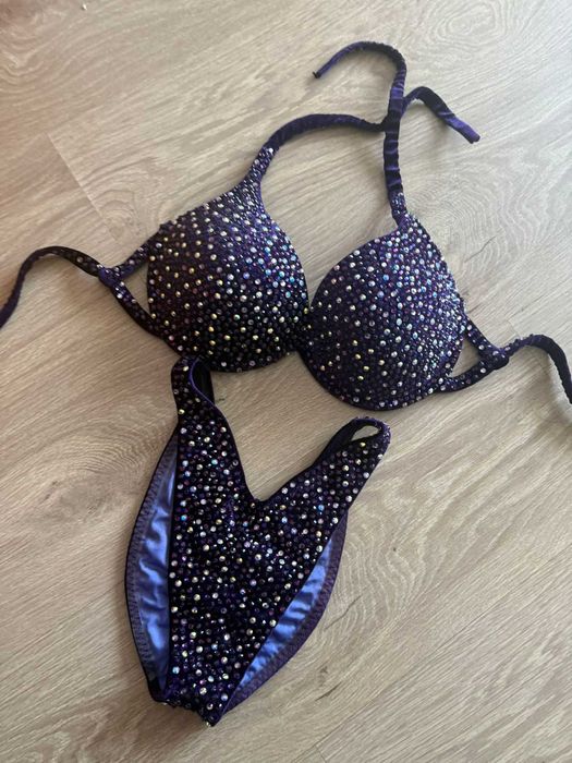 Vand Costum pentru Bikini Fitness