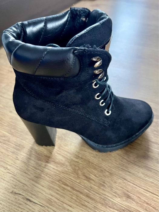 Botine cu toc negre