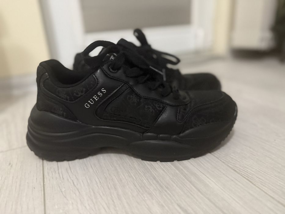 Маратонки    Guess