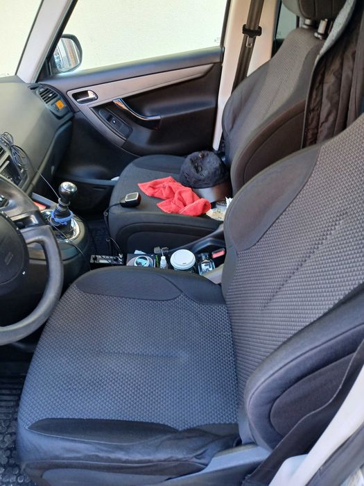 Vand  auto citroen c4 picasso 2012