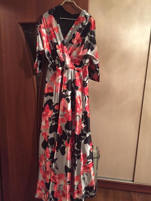 Продам платья срочно