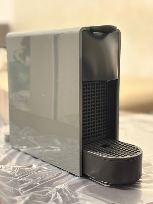 Кафемашина с капсули Nespresso (Essenza Mini)