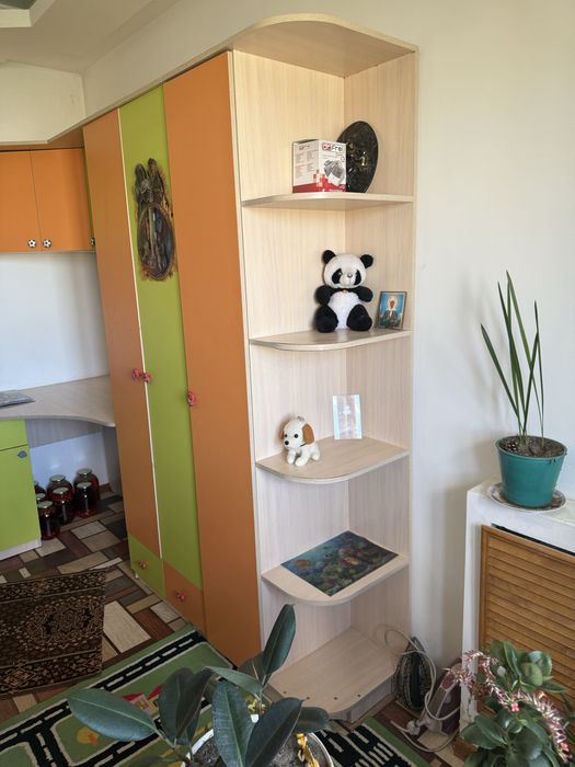 Продам кровать и шкаф в детскую