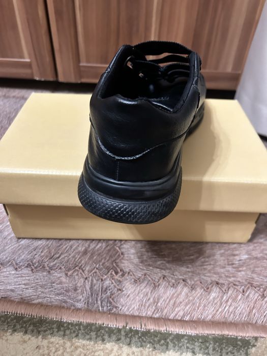 Кроссовки подросковые