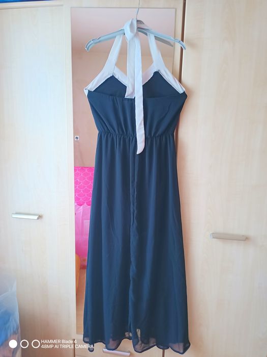 Дълга официална рокля с връзки на врата