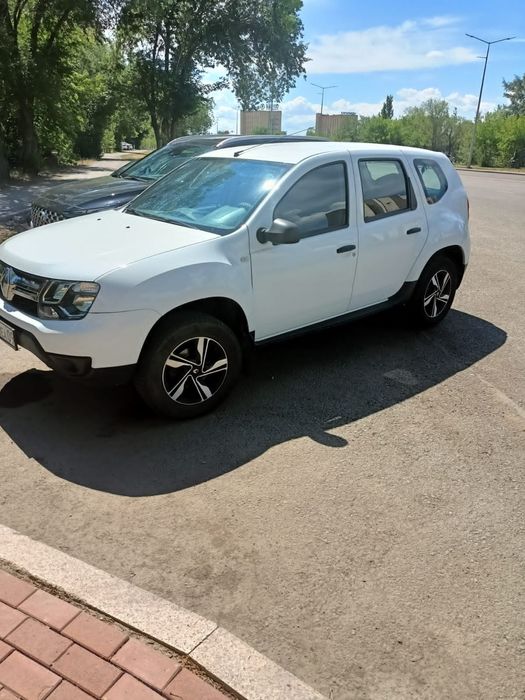 Продаю автомобиль renault duster механика 1.6