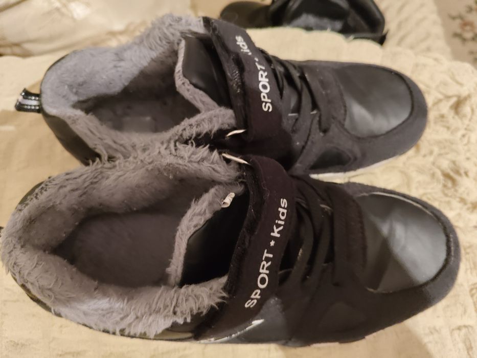 Продам кроссовки для мальчика