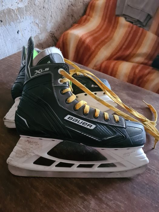 Продам коньки Bauer