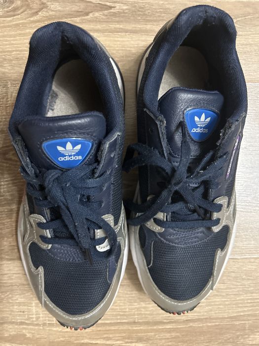 Кроссовки adidas оригинал 36,5