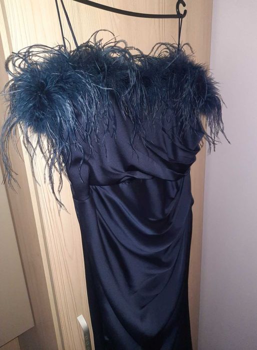 Официална рокля с пера