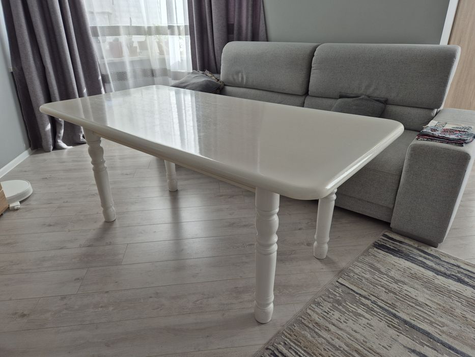 Продается  обеденный стол