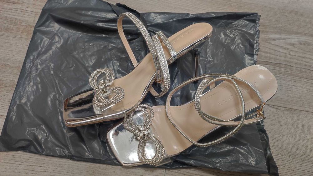 Дамски официални сандали на ток, нови - сребърни