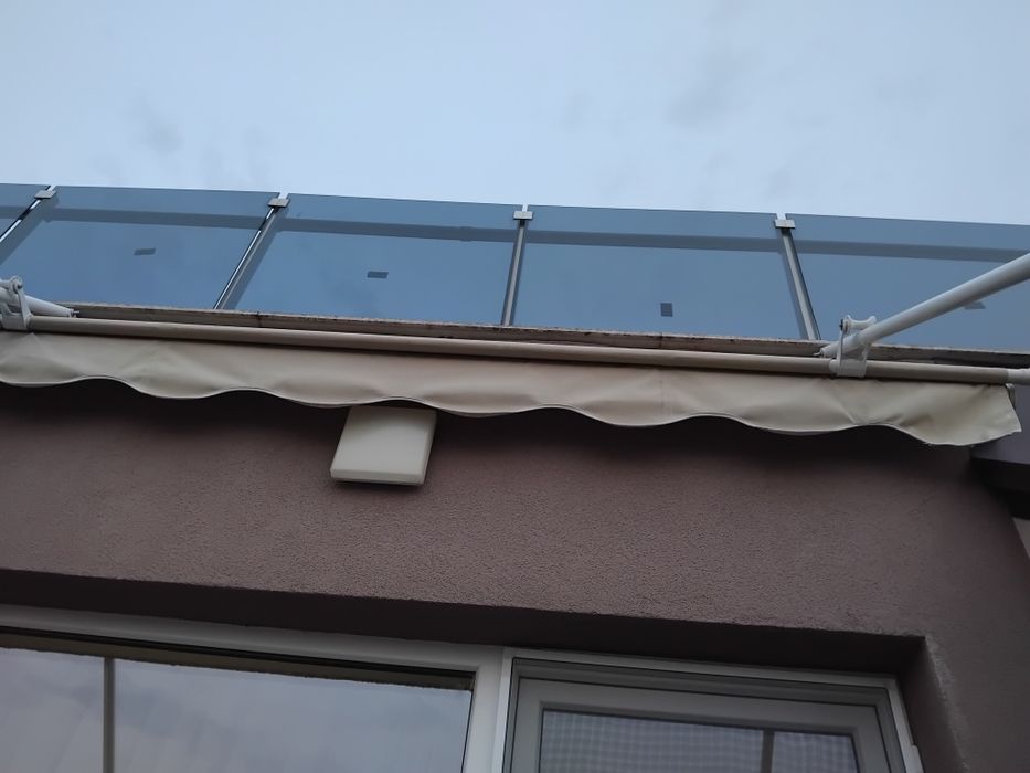 Тента...сенник дъл.2,75см,падащото под наклон 2м.много запазена!