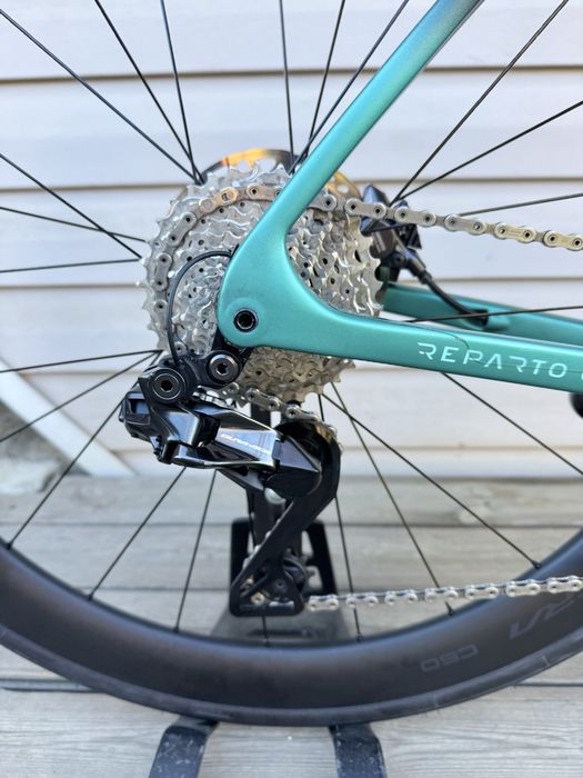 Карбонов шосеен велосипед Bianchi Specialissima RC 2024