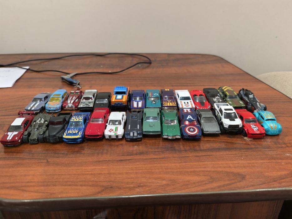 Продам машинки хотвилс все ориг