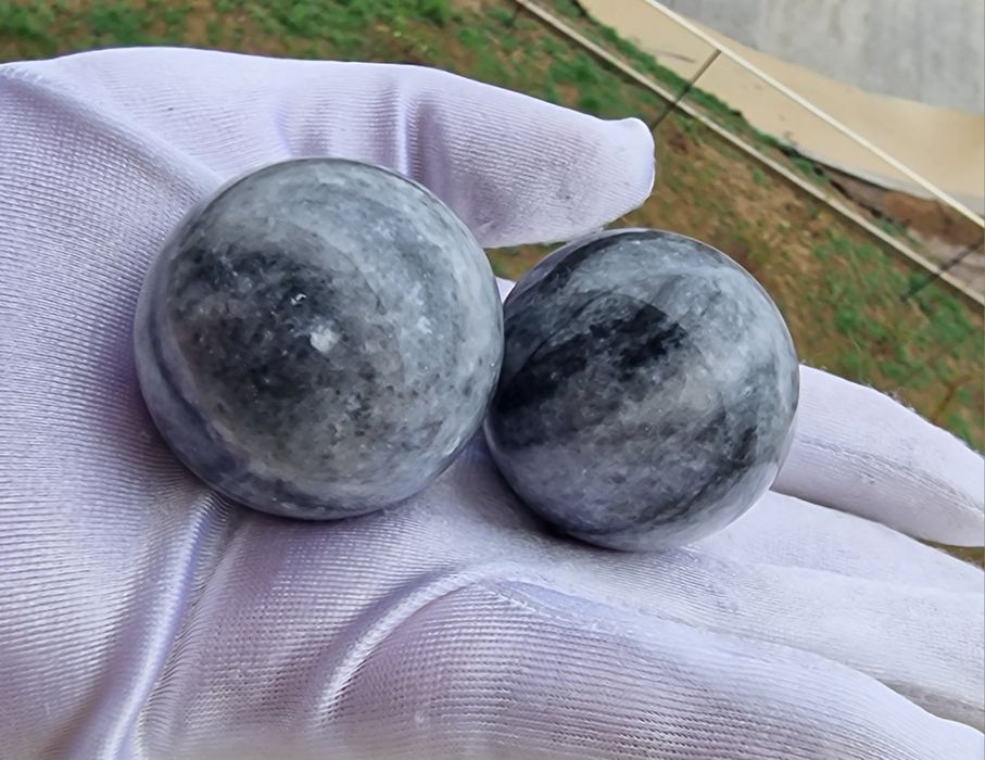 Шар из Лаврикита.