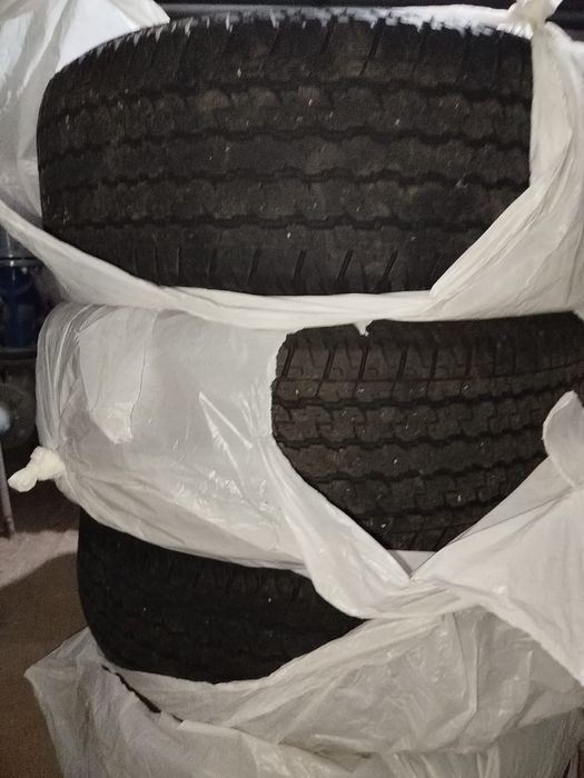 Продам шины bridgestone Dueler