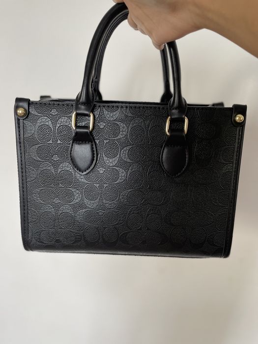 Сумка “Coach” в отличном состояний,очень вместительная