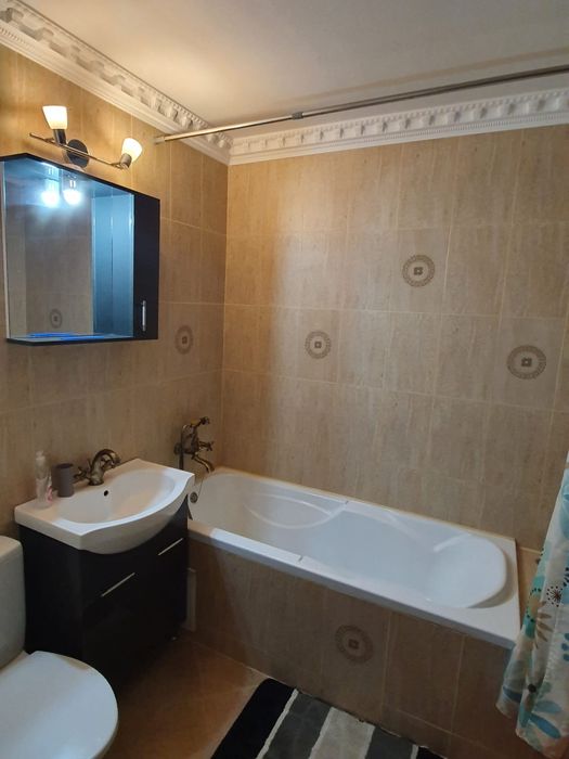 Vând apartament cu trei camere