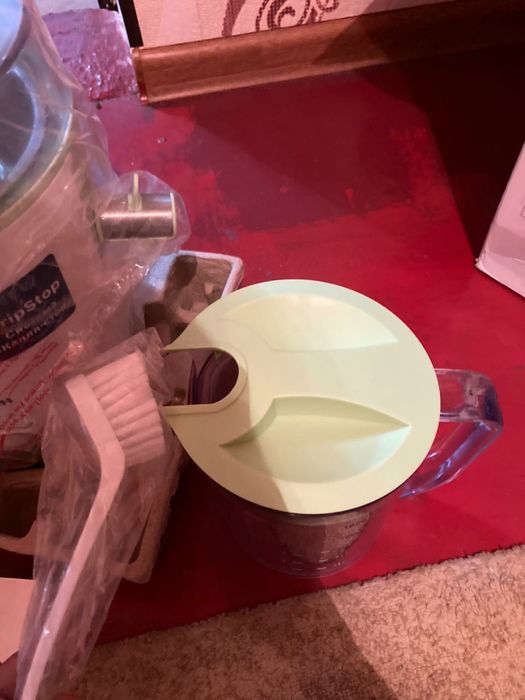 Продается соковыжималка  BOSCH новый.