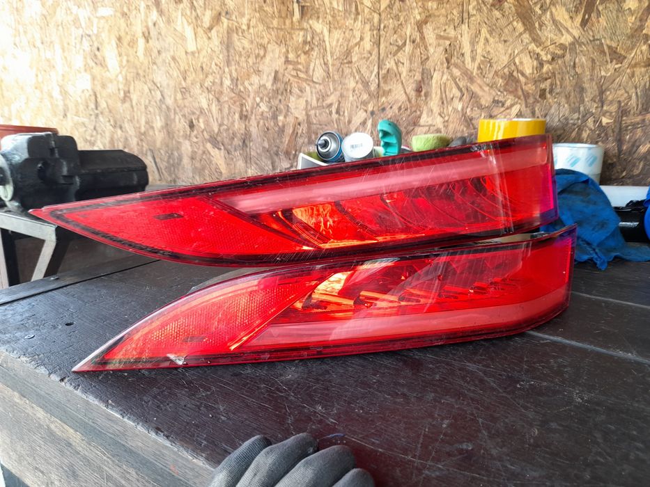 Vând stopuri jaguar f-pace st dreapta hk83 13405 af și hk83 13404 af