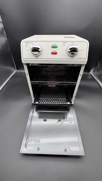 Стерилизатор сухожар шкаф с двумя полками.обьем 8 литра.