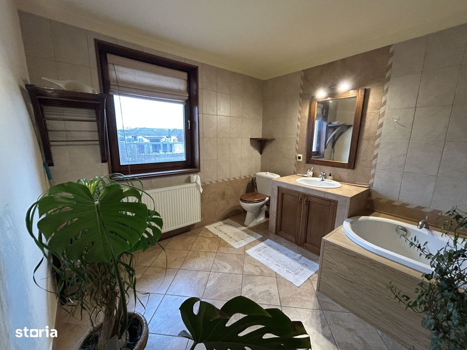 Vand vila deosebiata, in Subcetate, P+E+D,st.1.000 mp,sc.332 mp.