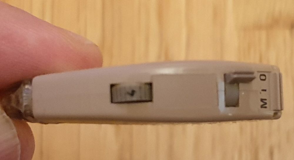 2 x aparate auditive defecte, pt reparatie sau piese + carcasa