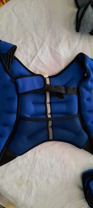 Продавам желетска с тежести