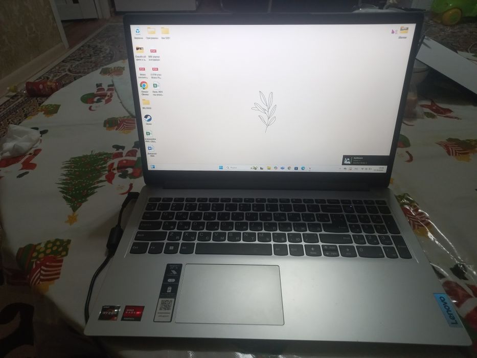 Ноутбук серый Lenovo