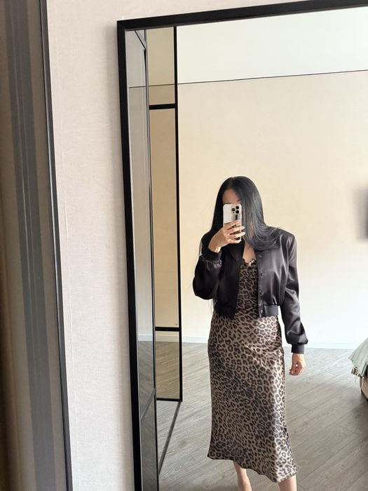 Платье атласное леопардовое