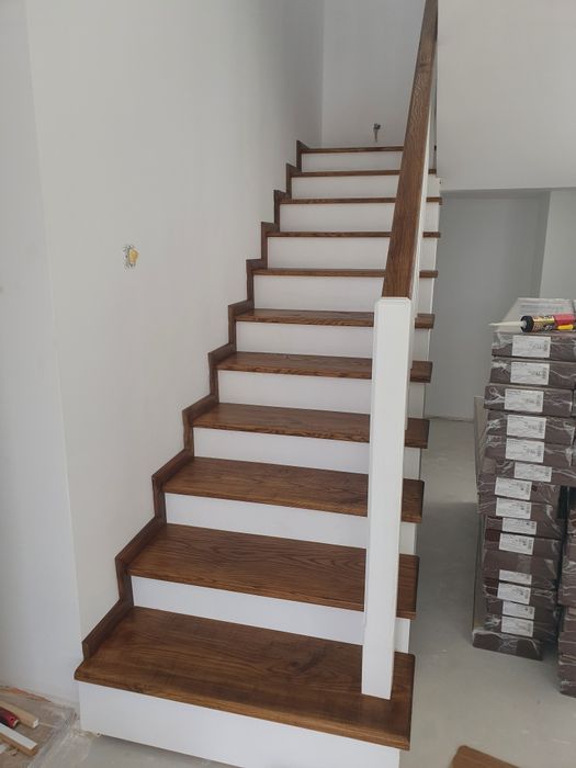 Scări lemn masiv, balustrade, trepte, contratrepte