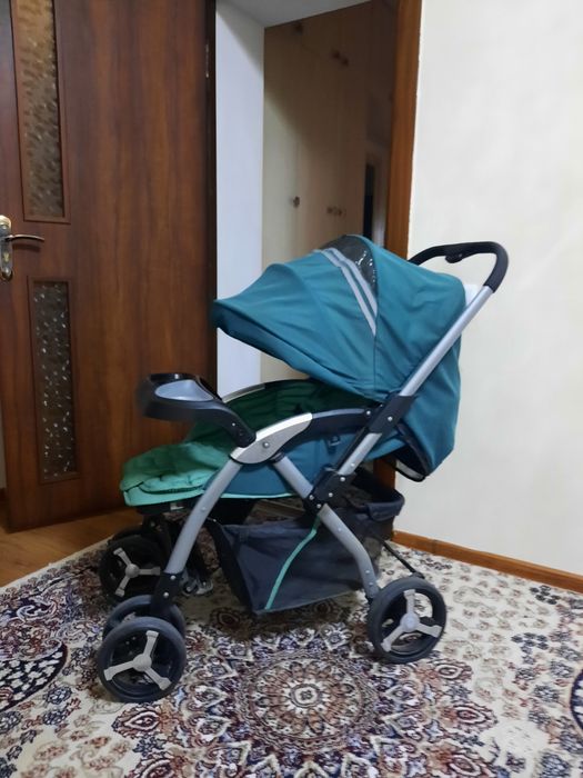Коляска детская , зелёного цвета