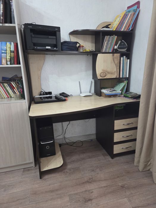 Письменный стол 136 см длинна