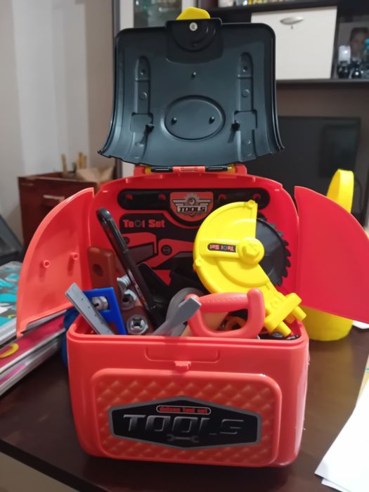 Детска раница с инструменти