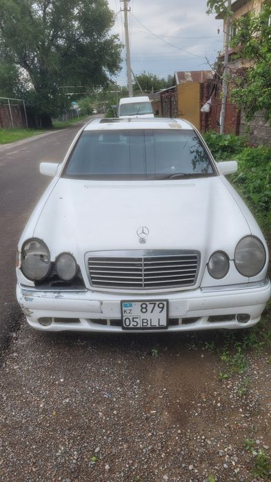 Mercedes Benz E220