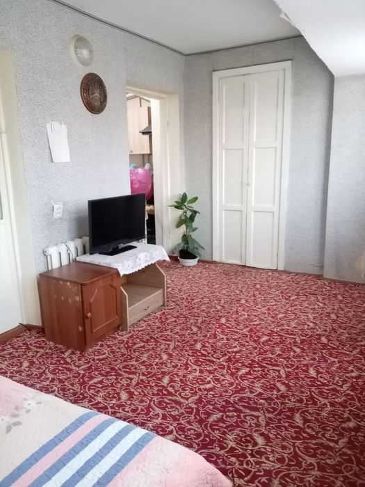 Uchtepada srochna 2 xonali uy sotiladi