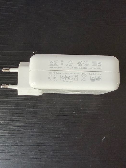 Apple 61W USB-C Power Adapter Оригинално