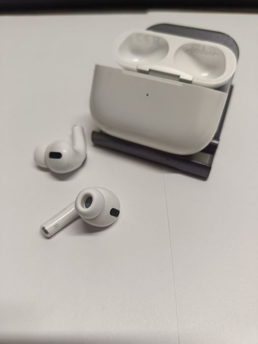 Airpods pro первого поколения