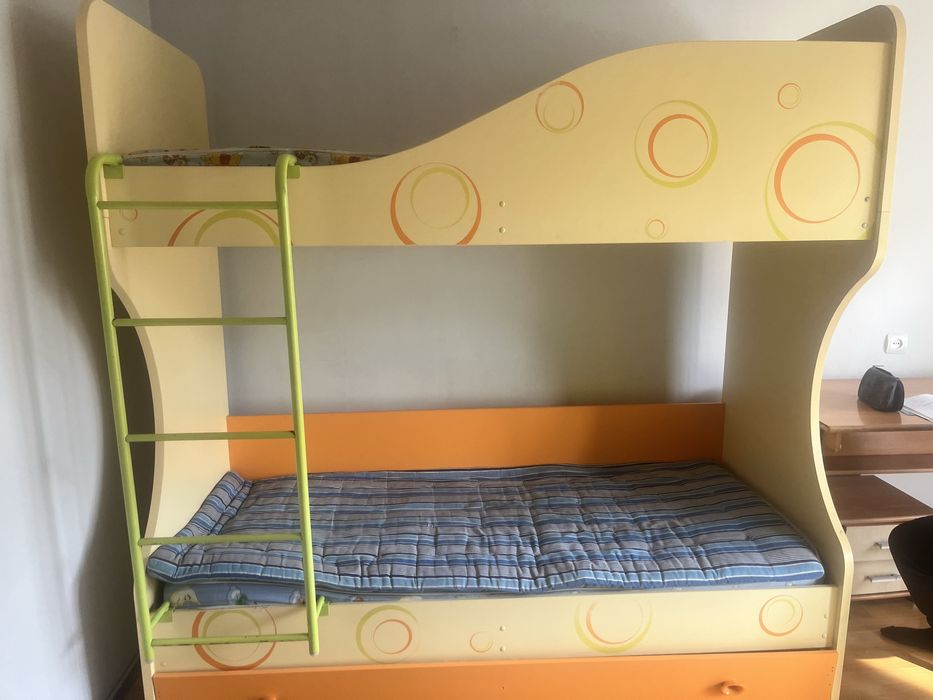 Продам двухярусную кровать