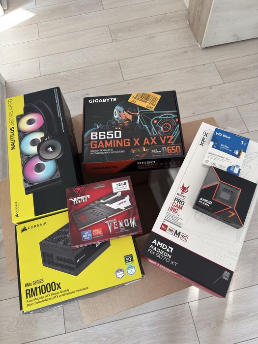 Unitate PC Gaming Ryzen 7 9700x AMD RX 9070 XT 32GB DDR5