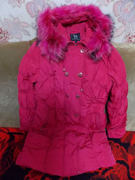 Куртка - пуховик девичья в Отличном состоянии !!!