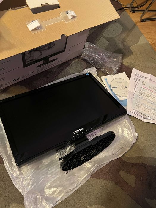 Продавам НОВ Неизползван Монитор Philips 192EI 18.5", Wide