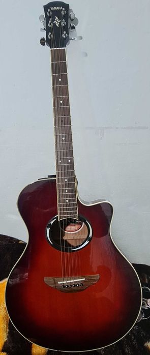 Yamaha гитара. Продаю. Начальная цена 3 млн. Договоримся