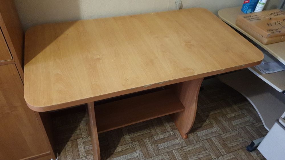 Продам два стола