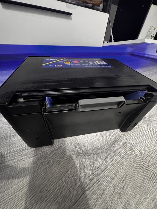 Vând imprimantă Epson EcoTank L3151